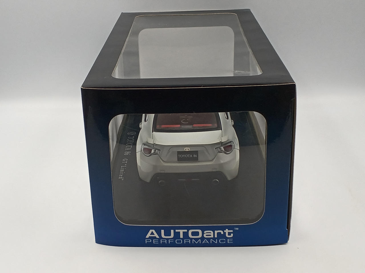 AUTOart Toyota 1:18 スケールモデル Amazon | AUTOart 1/18 トヨタ 2000GT レッド 完成品 | ミニカー・ダイ