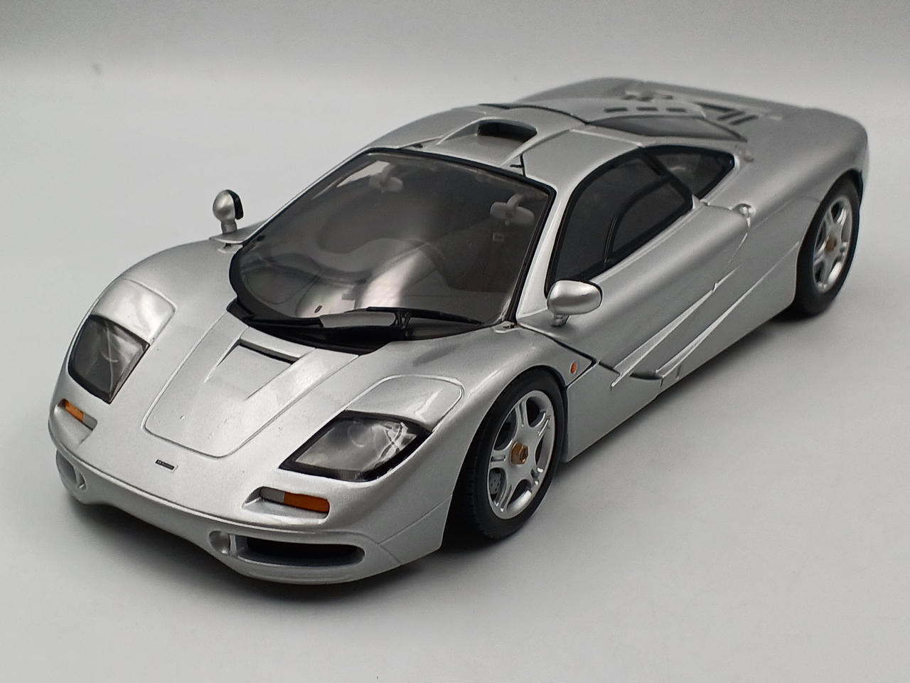 1/18 UT models（ユーティモデル）マクラーレンF1 ロードカー Amazon.co.jp: UTモデル1/18 マクラーレン F1 GTRロング ロードカー