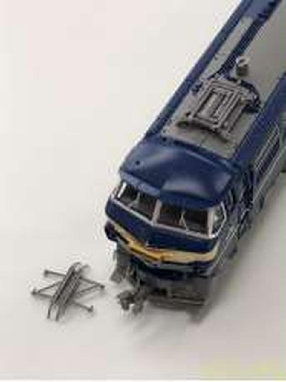 EF66パンタ外れ、車体イタミ