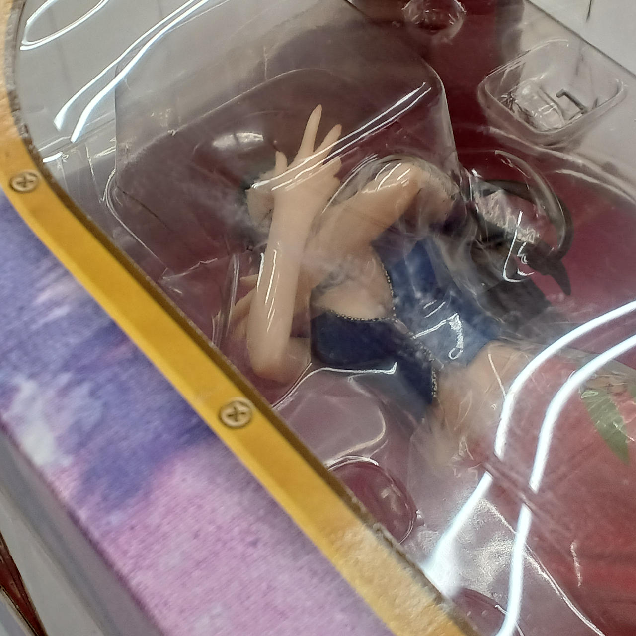 パッケージ表面スレ・キズあり