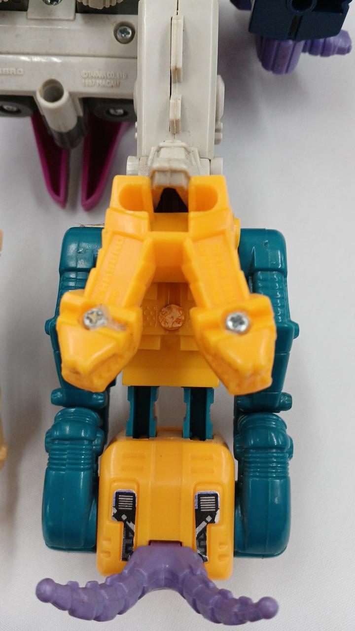 武器穴に折れた支柱あります