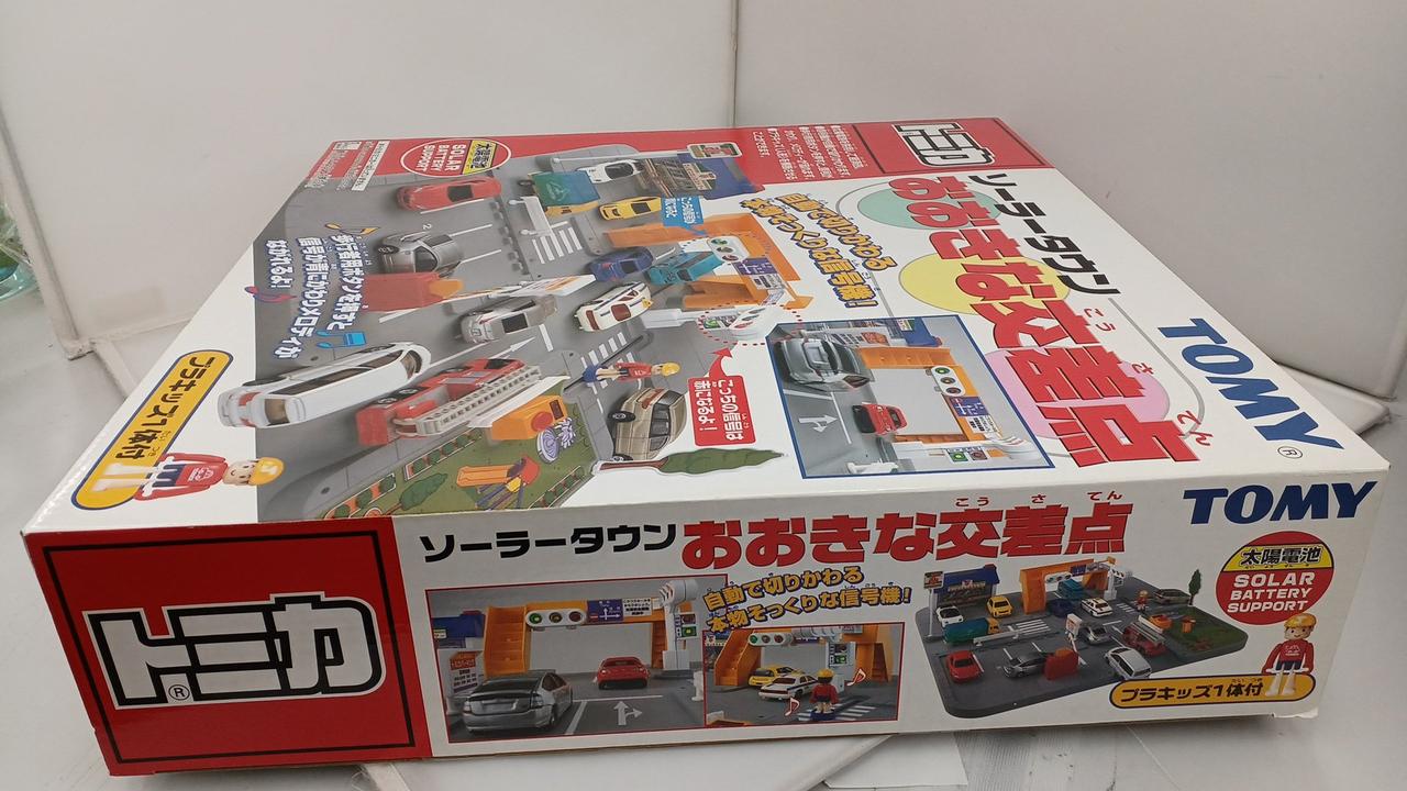 TOMY|トミカ ソーラータウン 大きな交差点|【ハードオフ公式通販】オフ