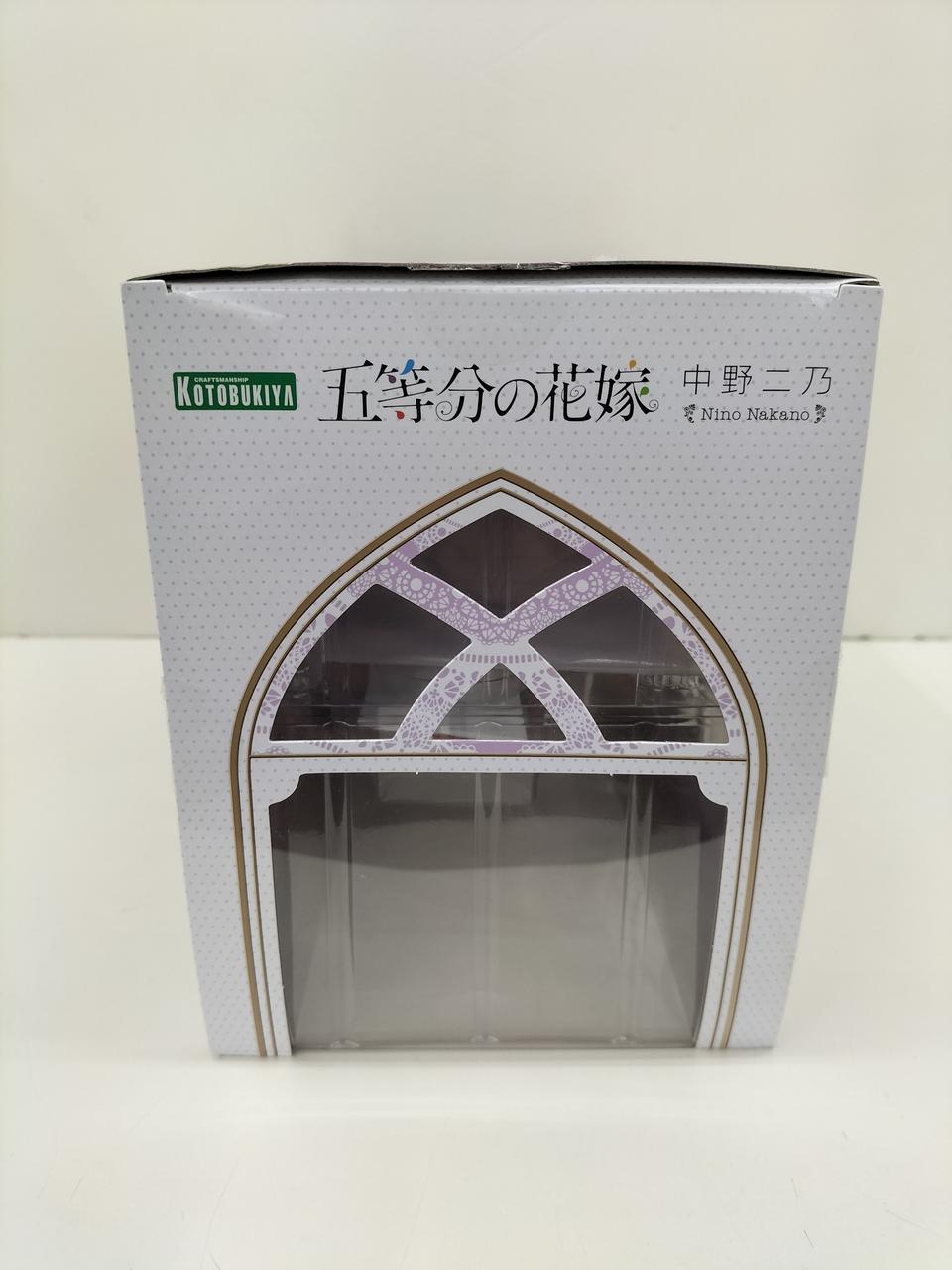 左上に箱破れあります。