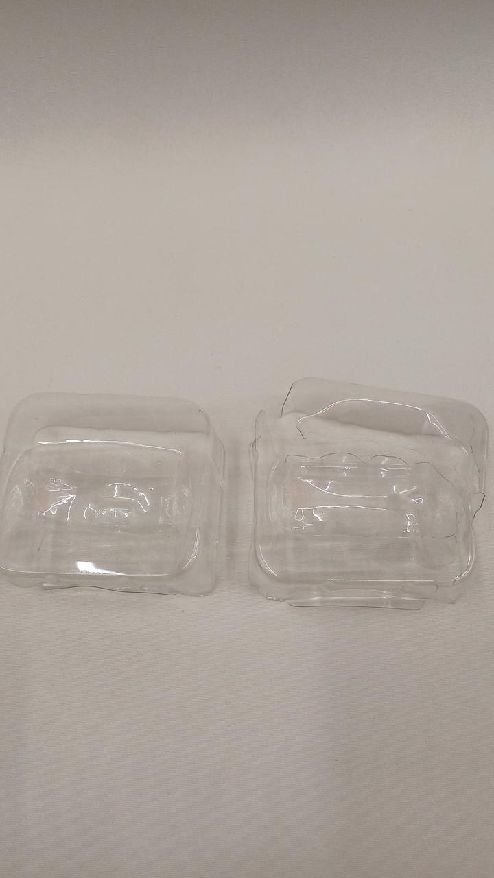 片方割れてます。