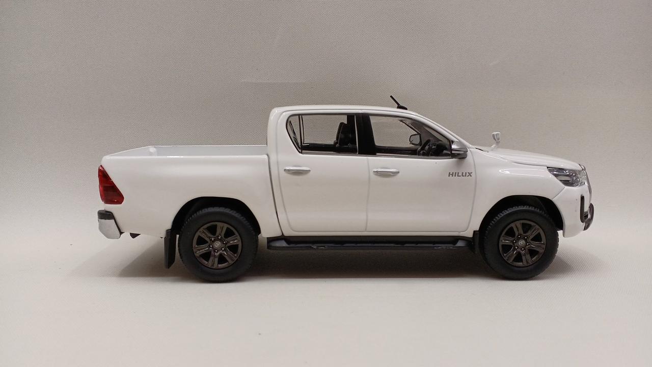 トヨタ ハイラックス カラーサンプル ミニカー TOYOTA スーパー