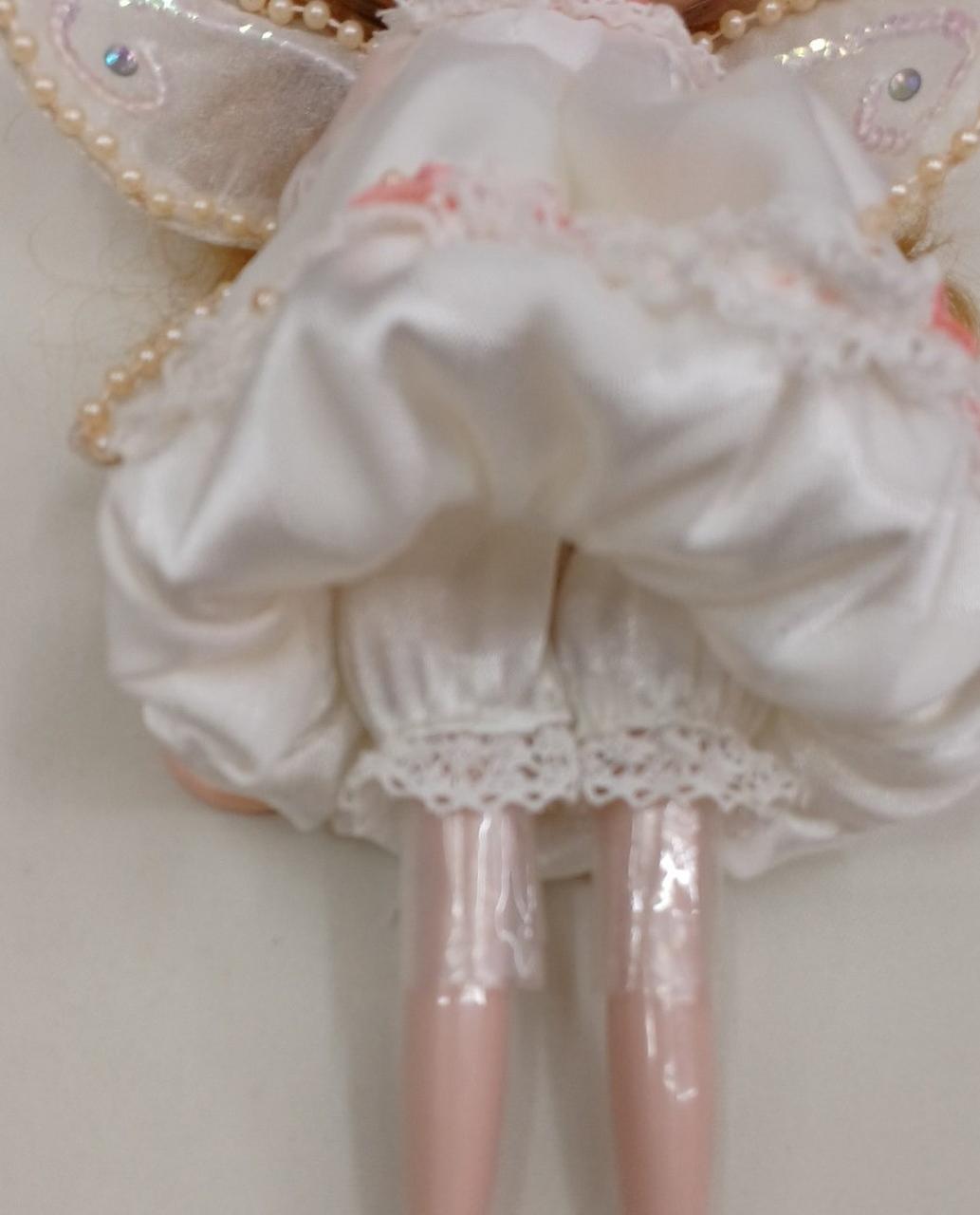 ワンピースとパンツは着用してます。