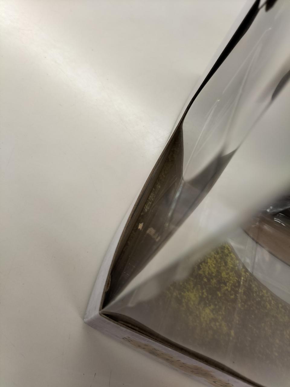 接着剥がれあり