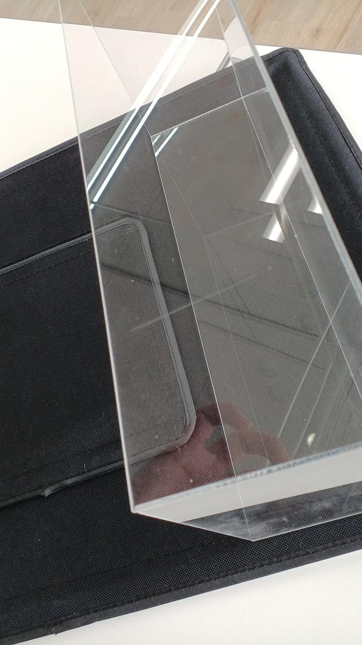 アクリルケースイタミあり