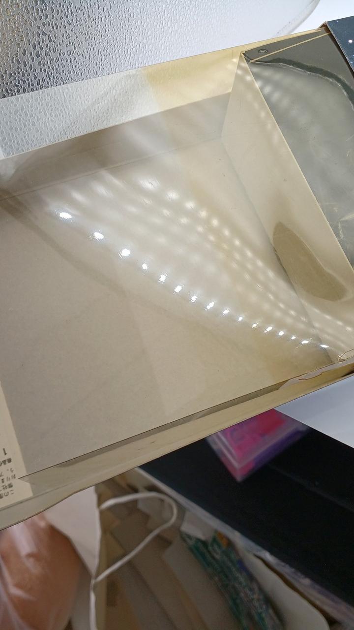 箱フィルムイタミあり