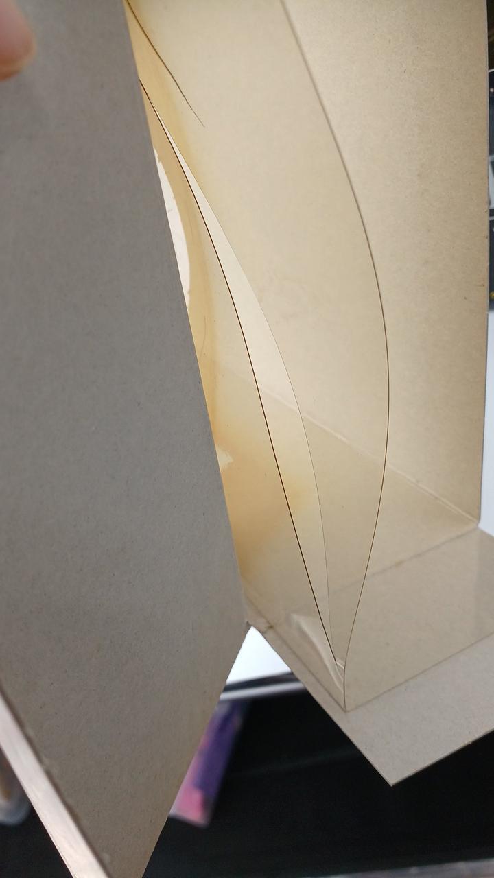 箱フィルム割れあり