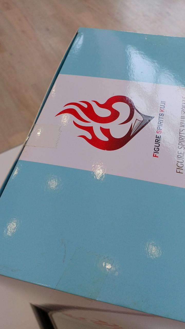 テープ跡日焼けあり