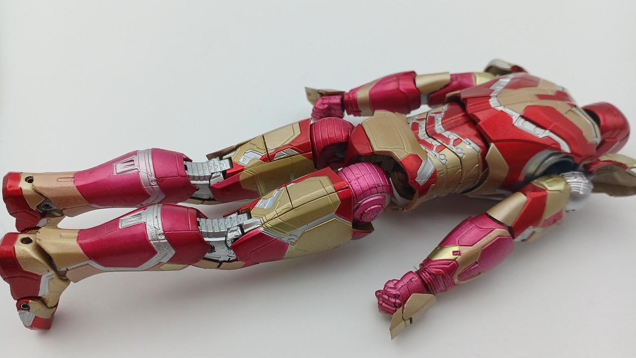 経年劣化、ベタつきあり