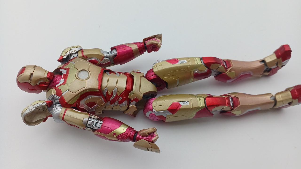 経年劣化、ベタつきあり