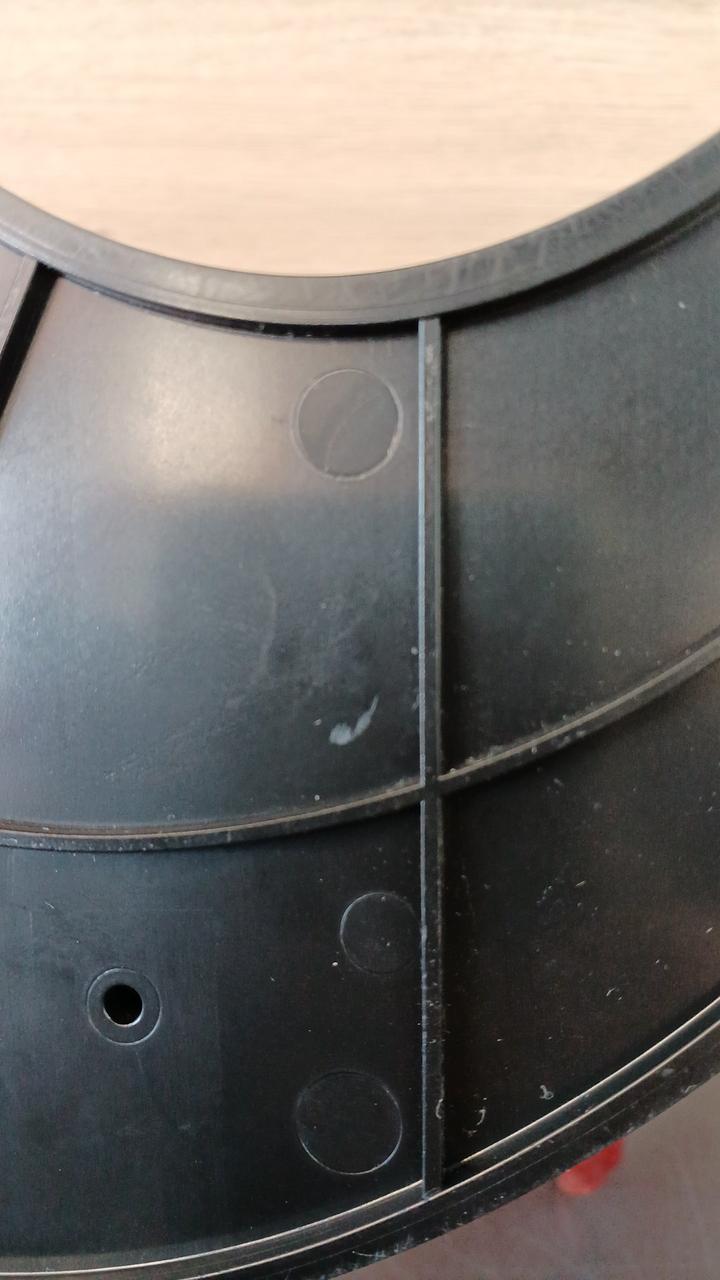 台座裏イタミあり