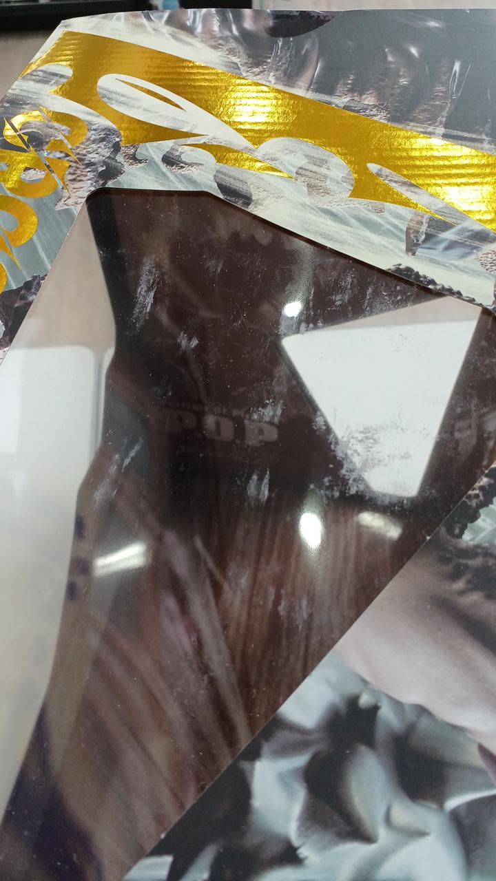 箱フィルムイタミあり