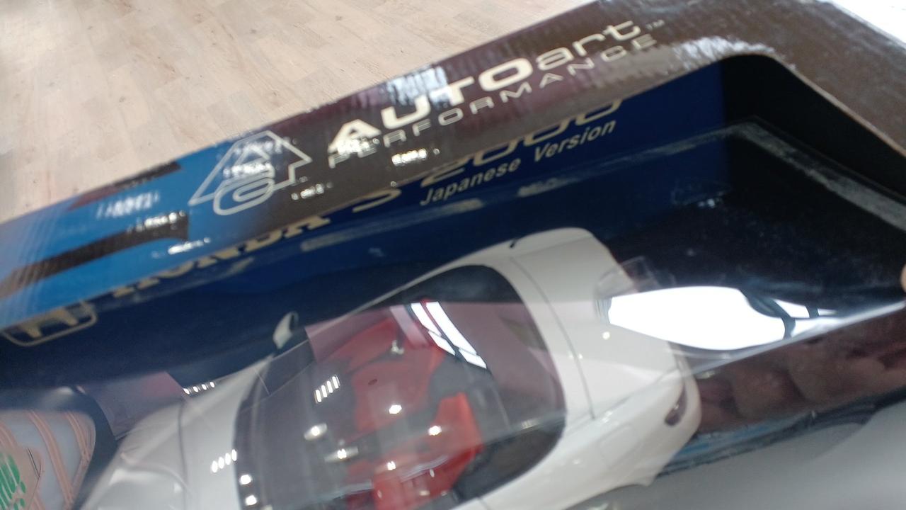 箱フィルム剥がれ有