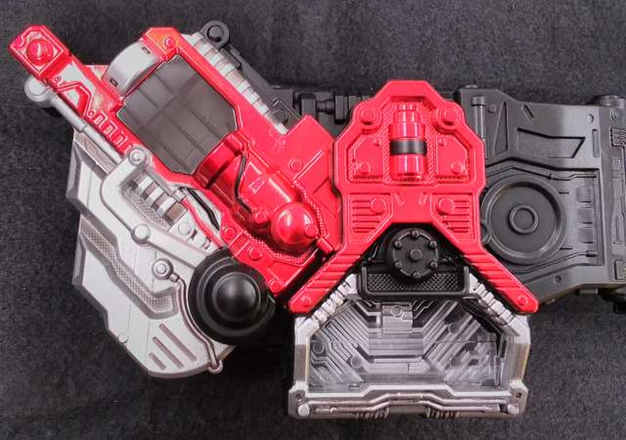 ベルト本体に一部キズ、汚れあり