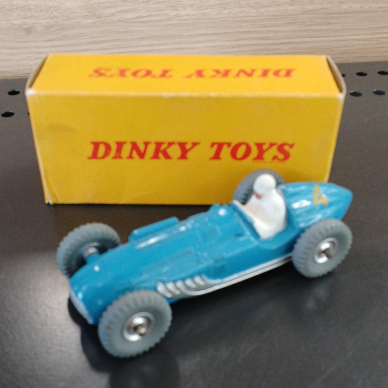 値下げしました！DINKY TOYS Dinky 525, Peugeot 404 Break - Free Price Guide & Review
