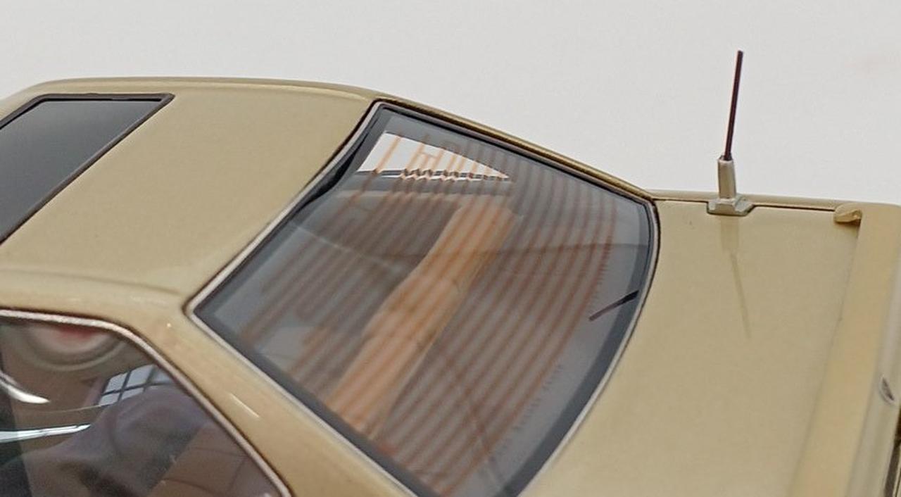 アンテナすこし曲がってます