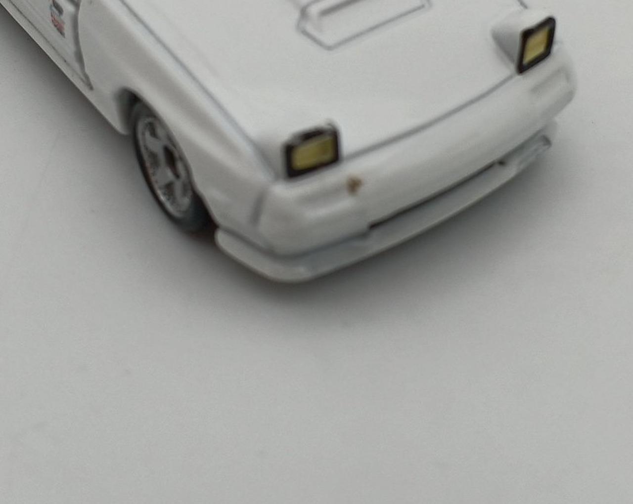 ヘッドライト下に汚れあり