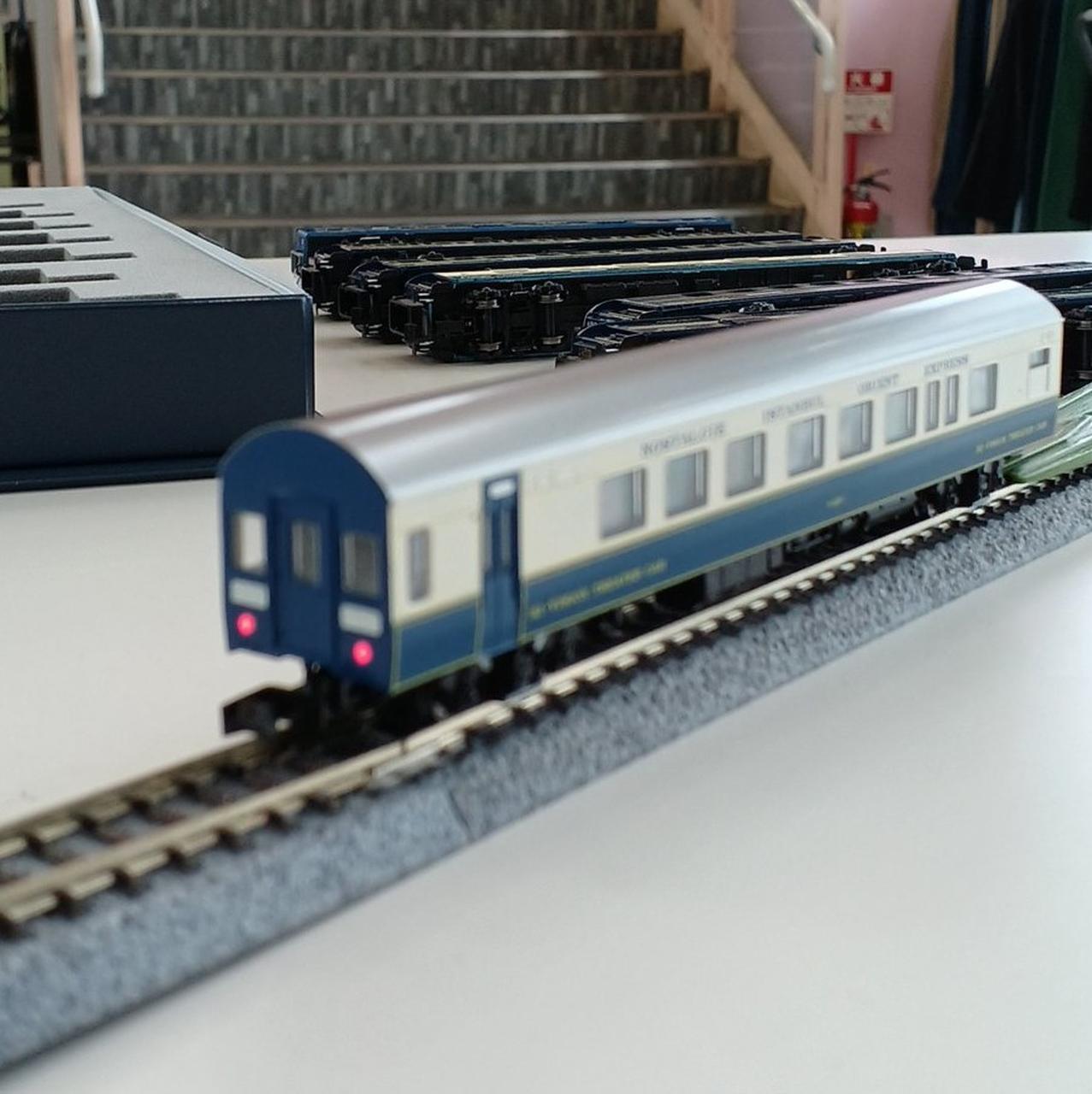 先頭ライトのみ