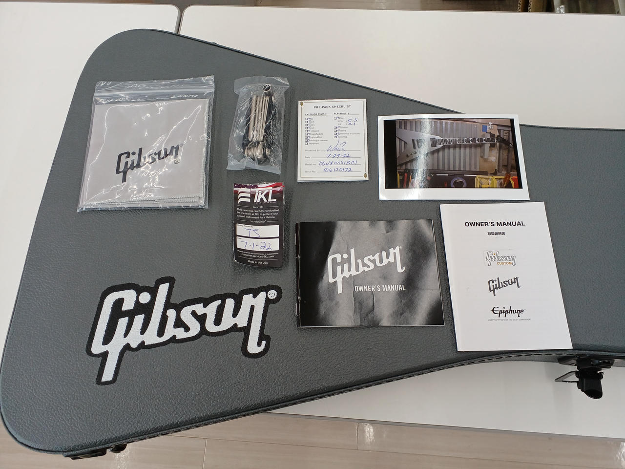 Gibson フライング V90 専用ケース付 Gibson フライング V90 専用ケース付 - メルカリ