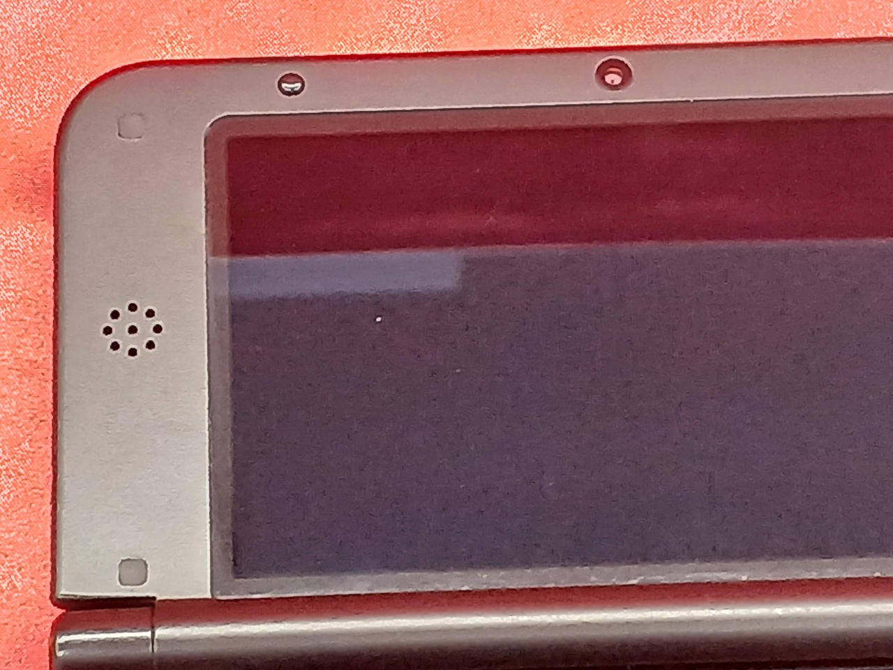 液晶内部にホコリの混入があります。