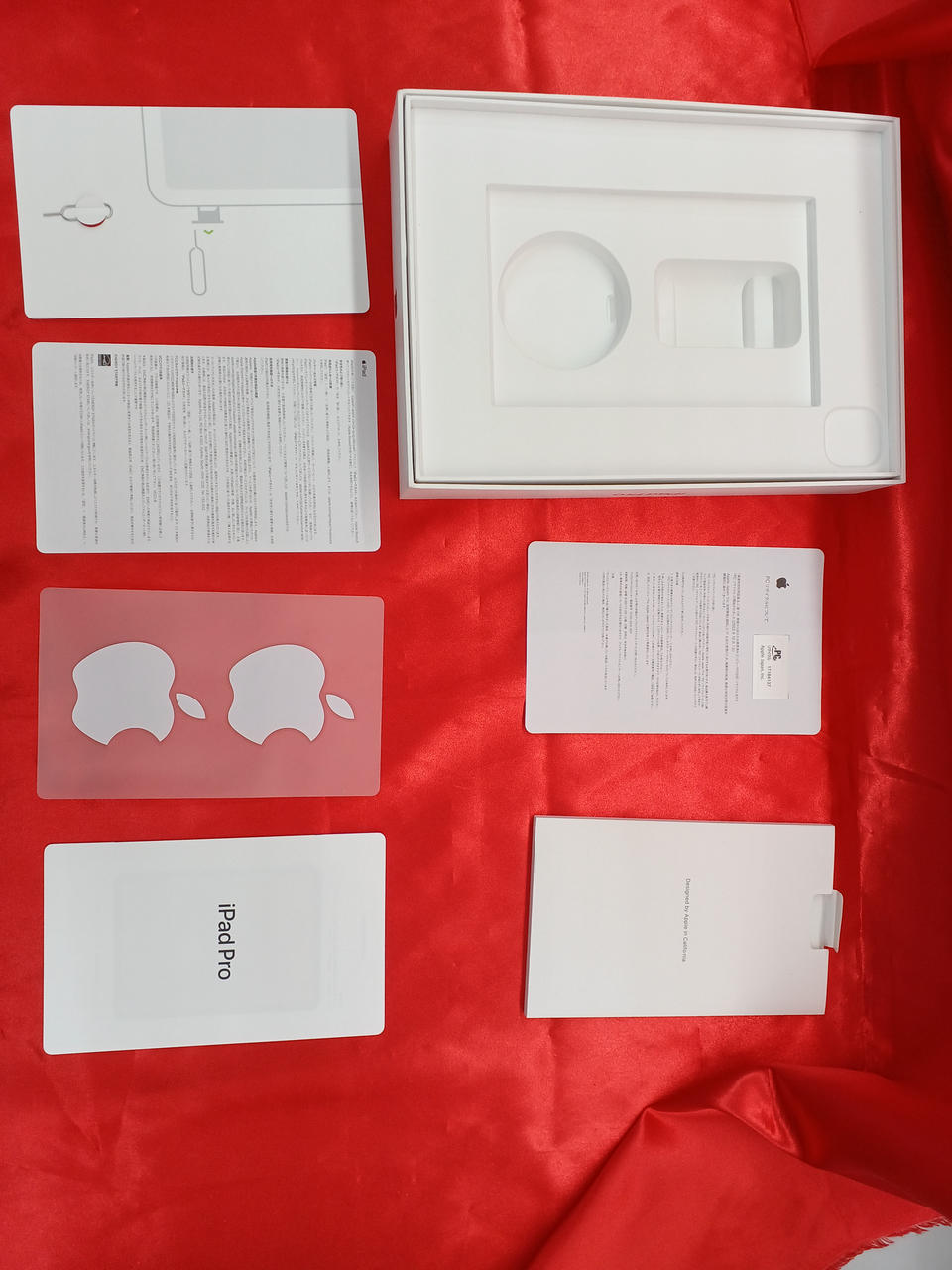 付属品　印刷物、化粧箱付き