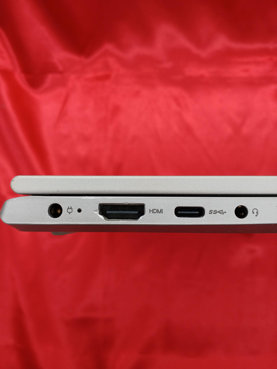 キズがあります。