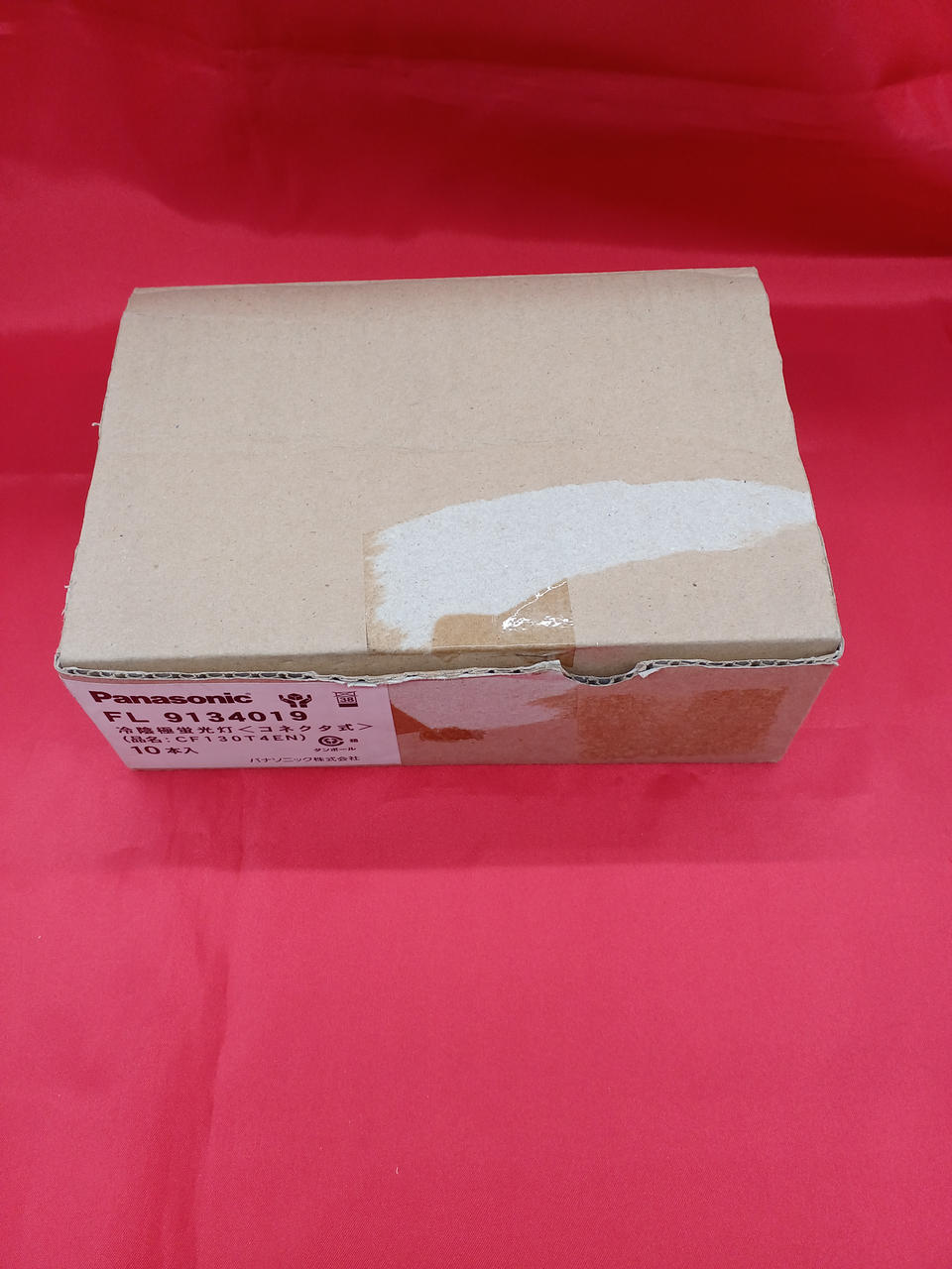 箱にダメージがあります。