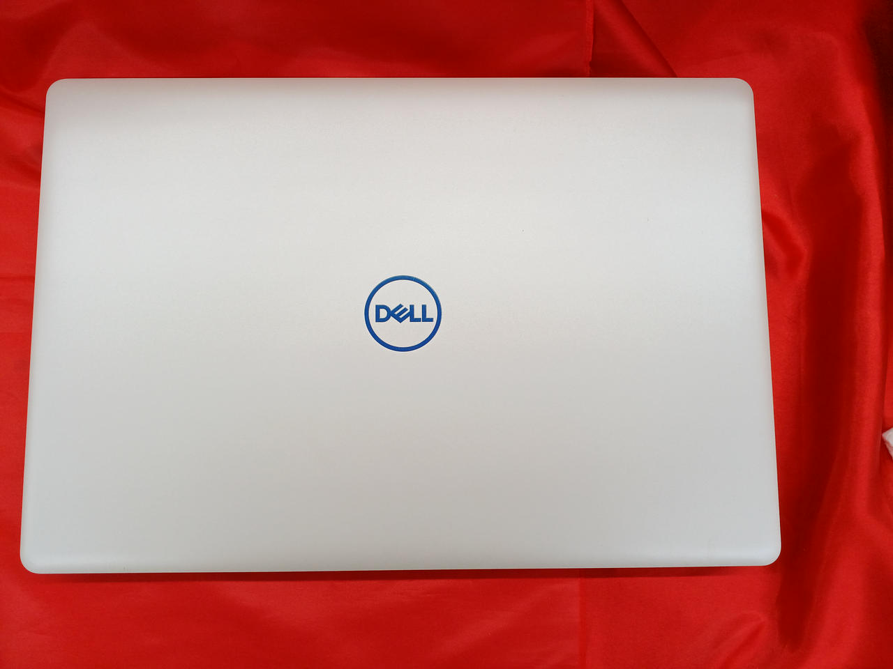 Dell スリムなノートパソコン ホワイト Dell スリムなノートパソコン ホワイト