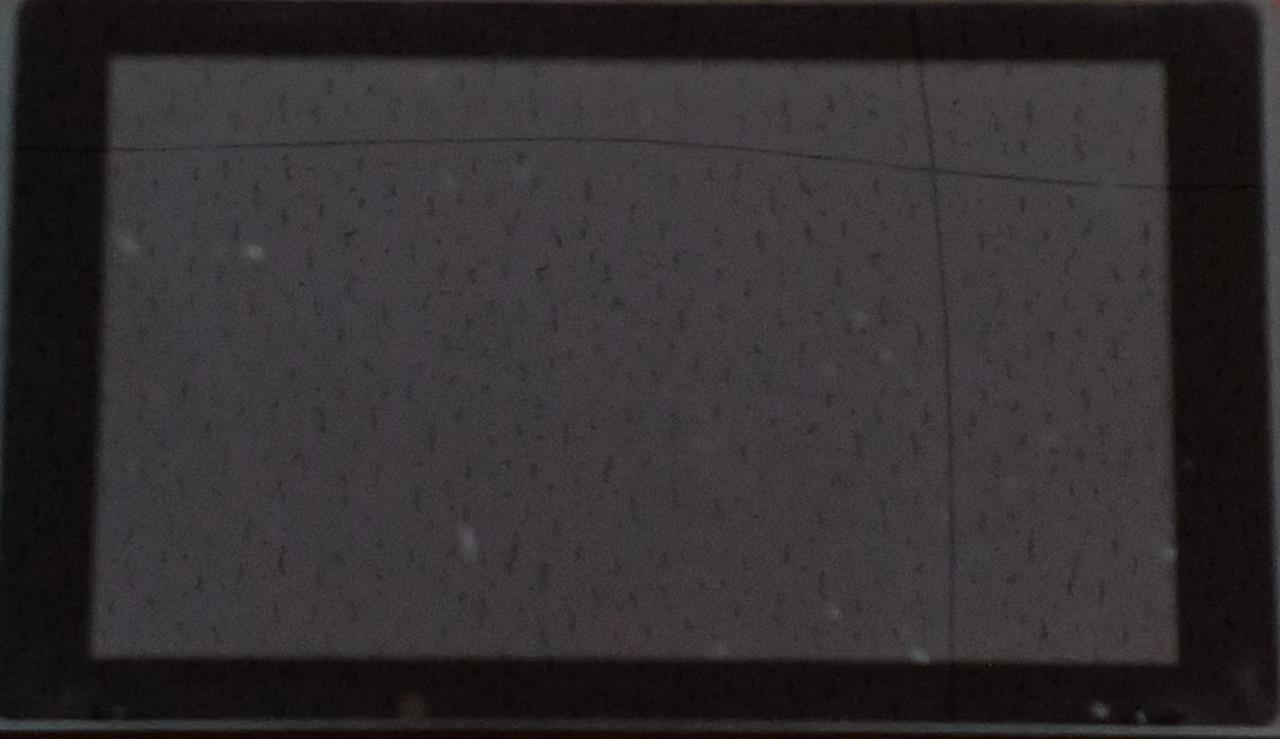 画面に細かいキズあります。