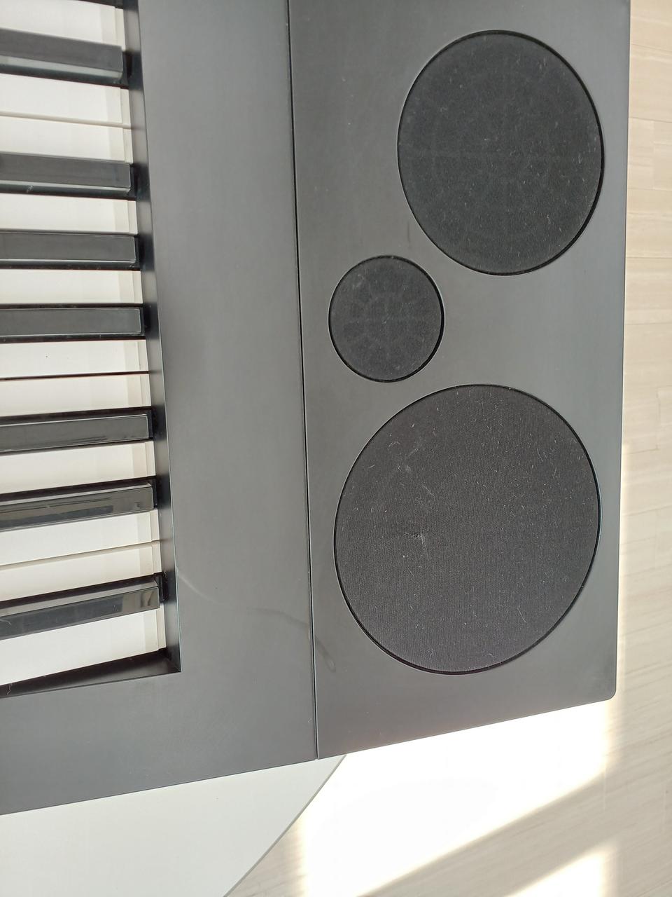 汚れ、キズがあります。