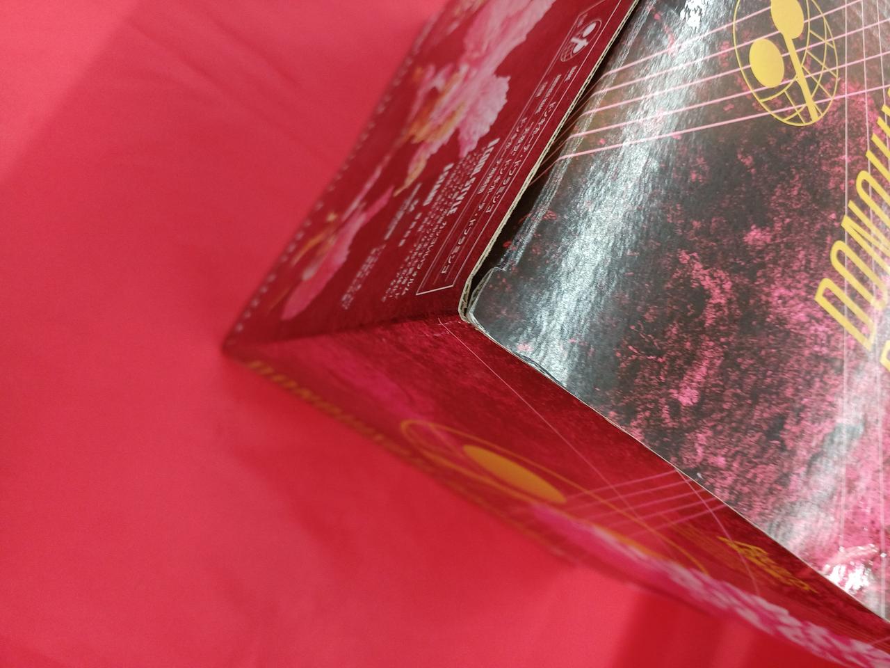 角にダメージがあります。