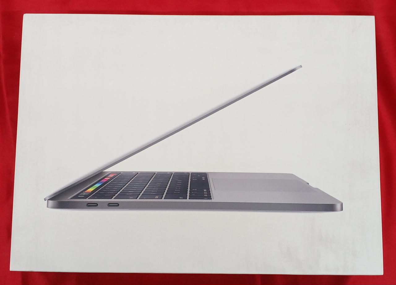 箱に傷みありと汚れあります。