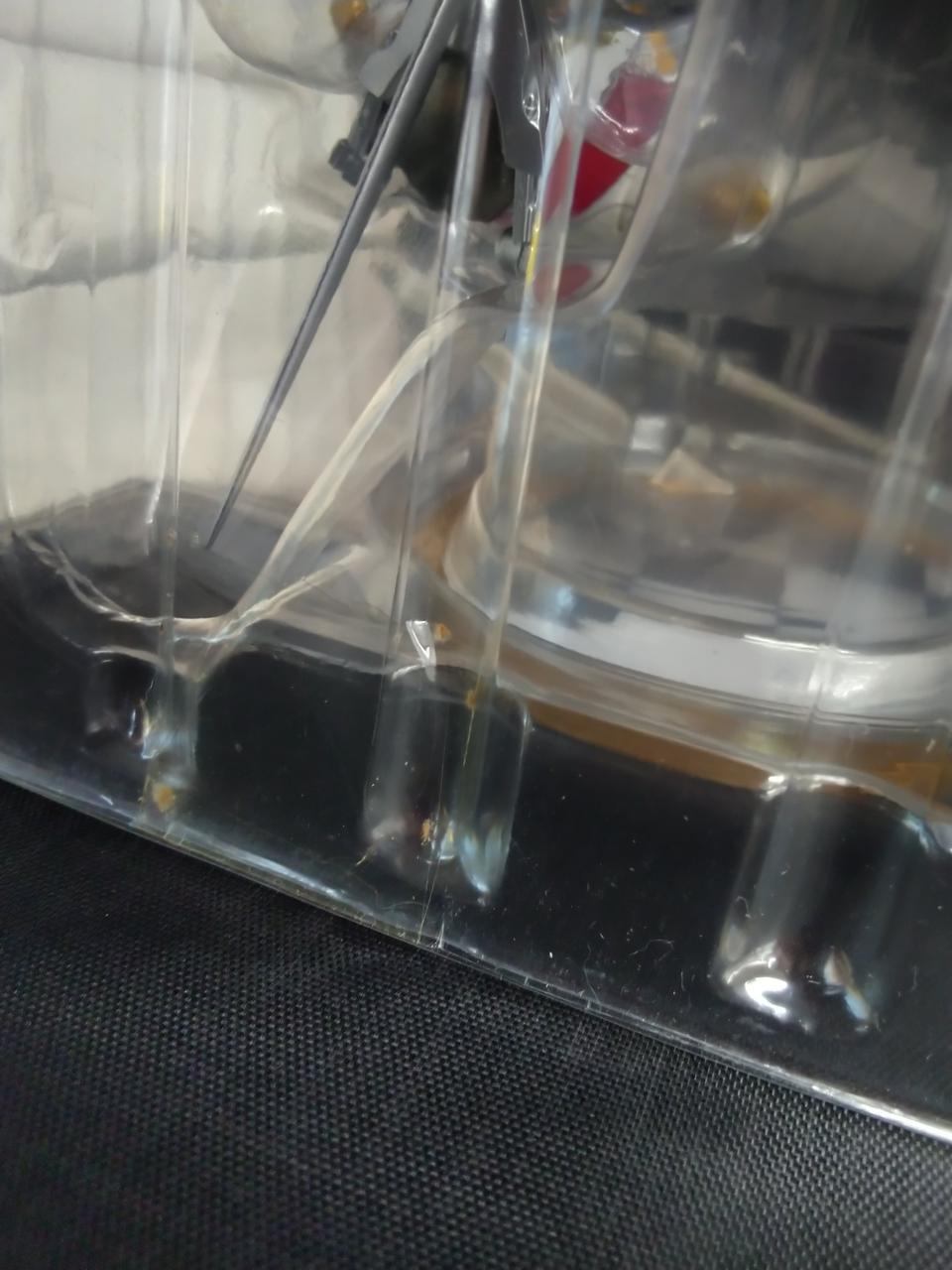 内箱のテープに汚れあり