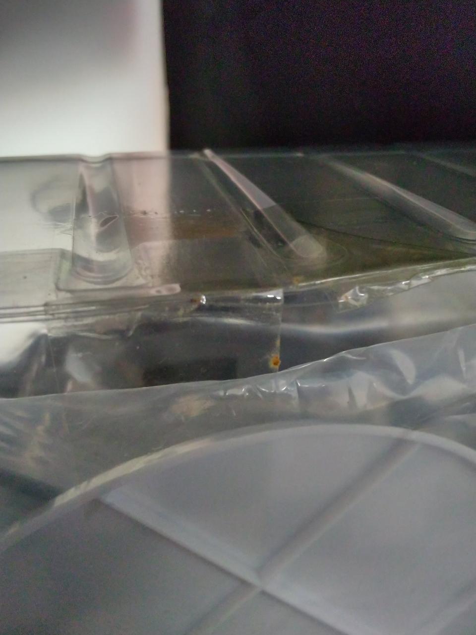 内箱テープに汚れあり