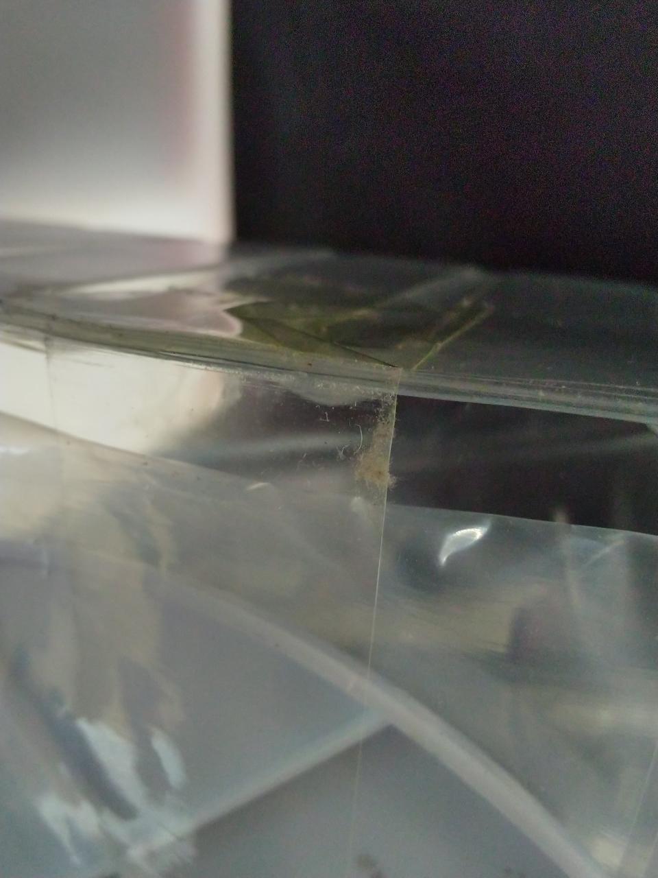 内箱テープに汚れあり