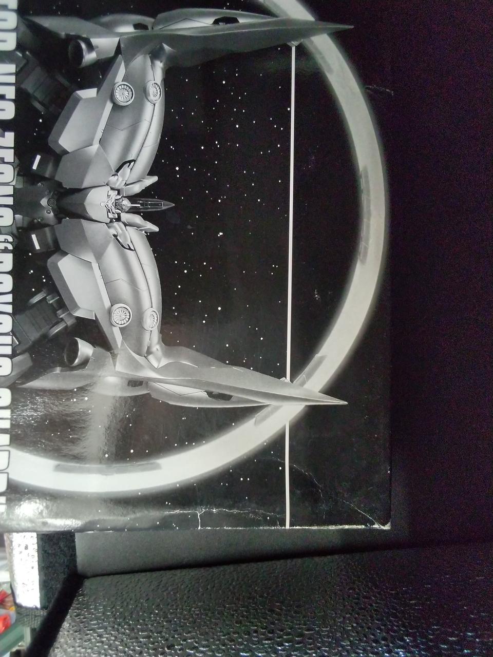 全体的に外箱にダメージあり