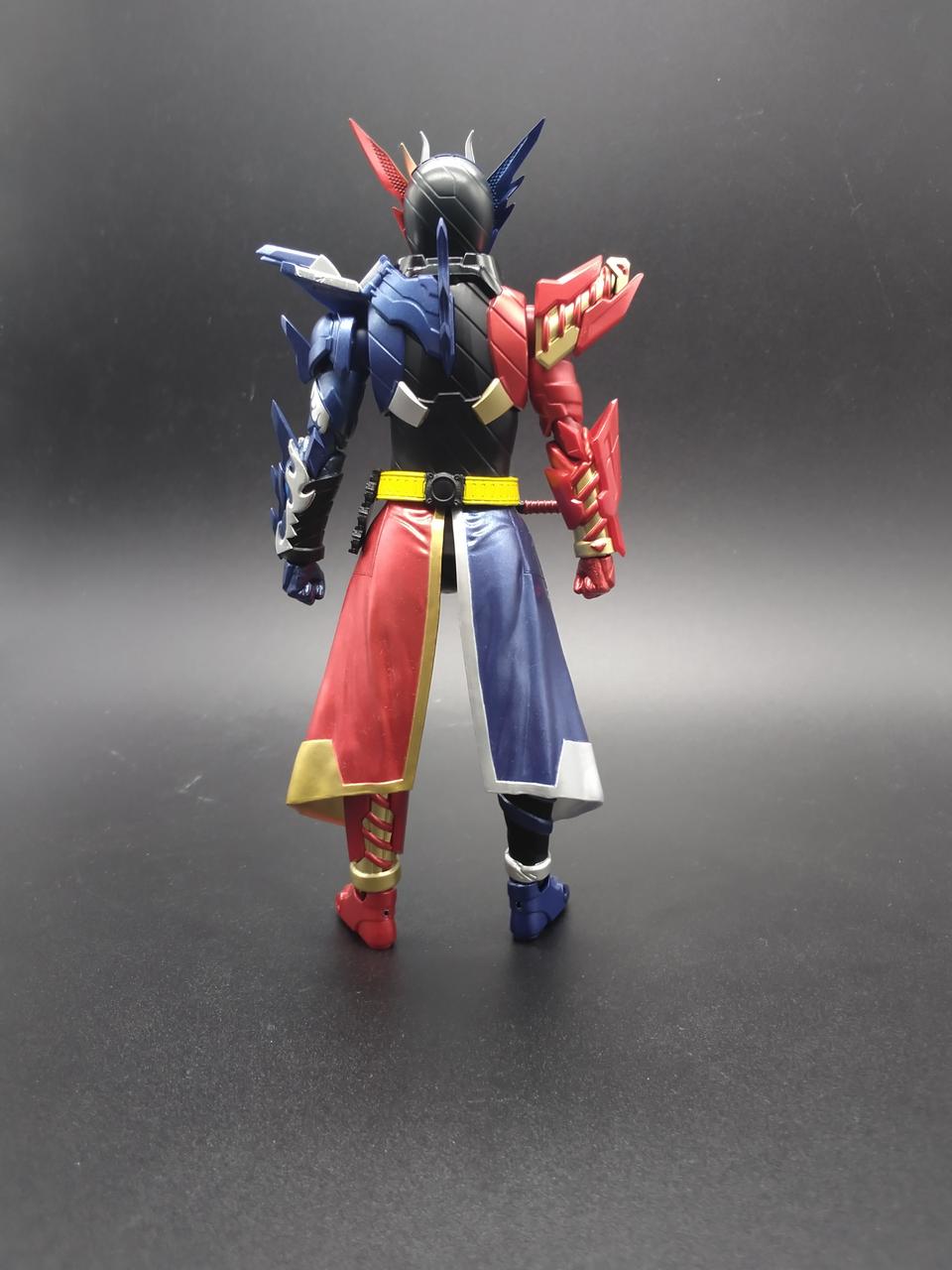 中古美品 仮面ライダービルド クローズビルドフォーム　S.H.フィギュアーツ Amazon.co.jp: バンダイ(BANDAI) S.H.Figuarts 仮面ライダー
