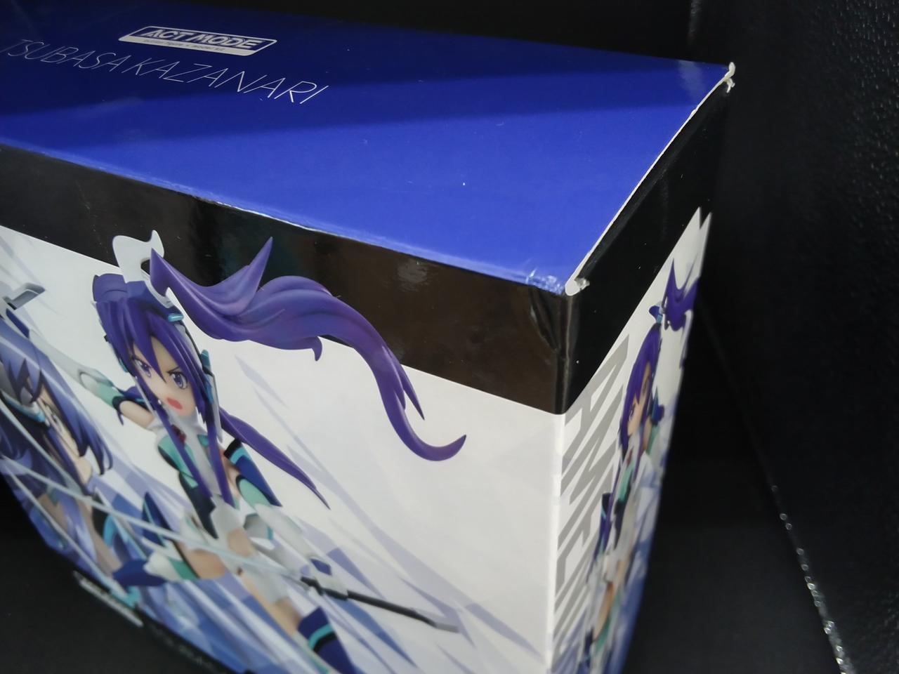 角が若干潰れています。