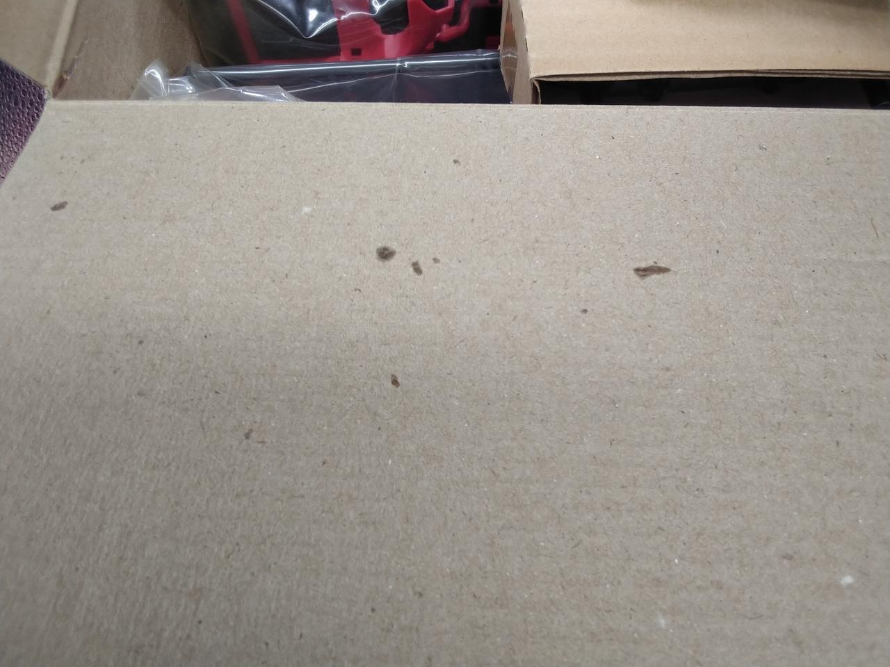 箱の内側汚れあり