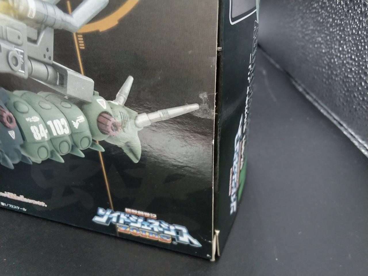 テープ剥がし跡