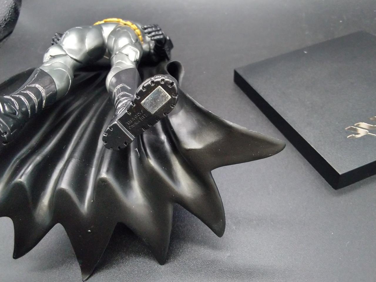 台座には磁石で付いています。