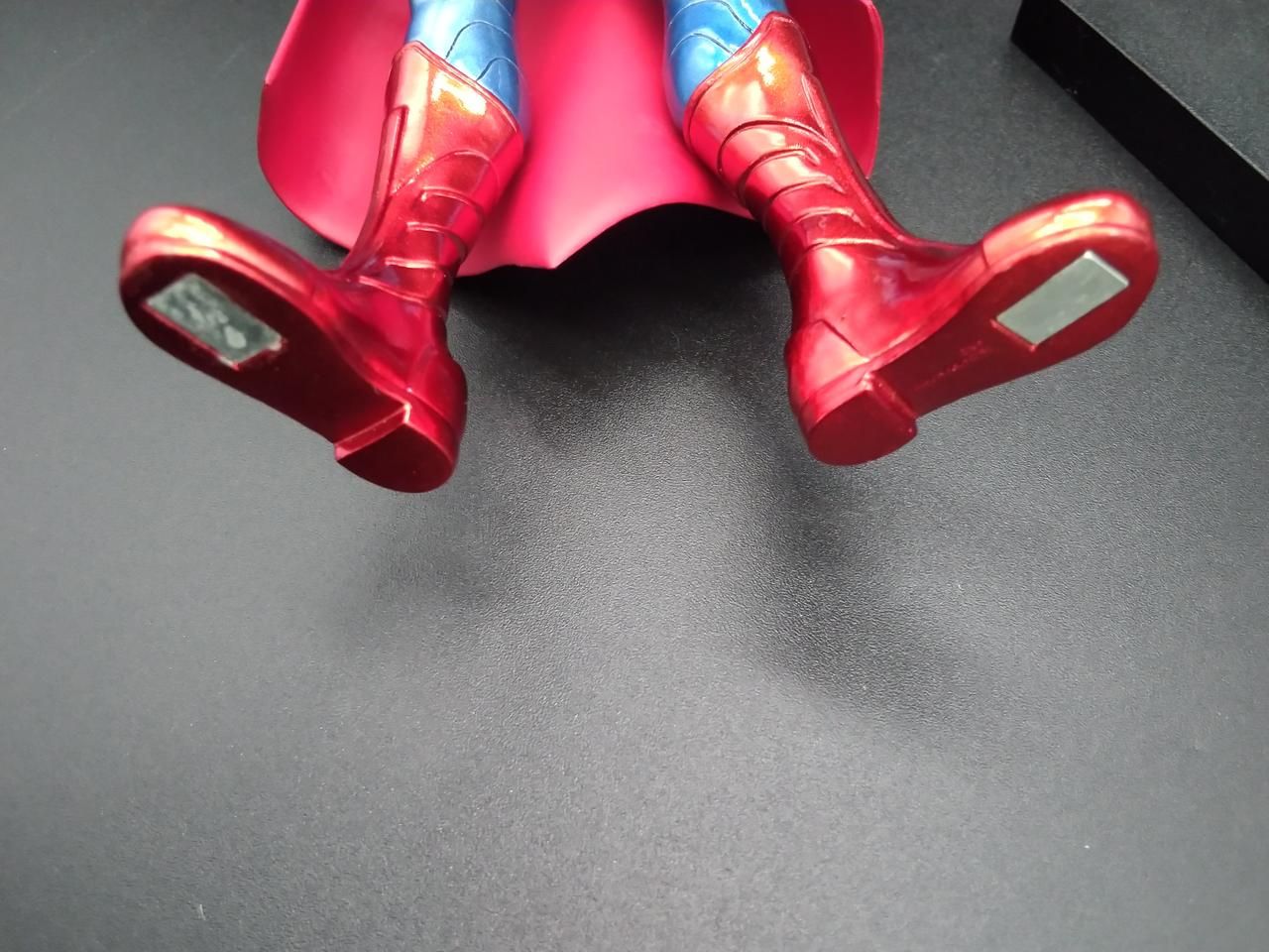 台座には磁石で付いています。