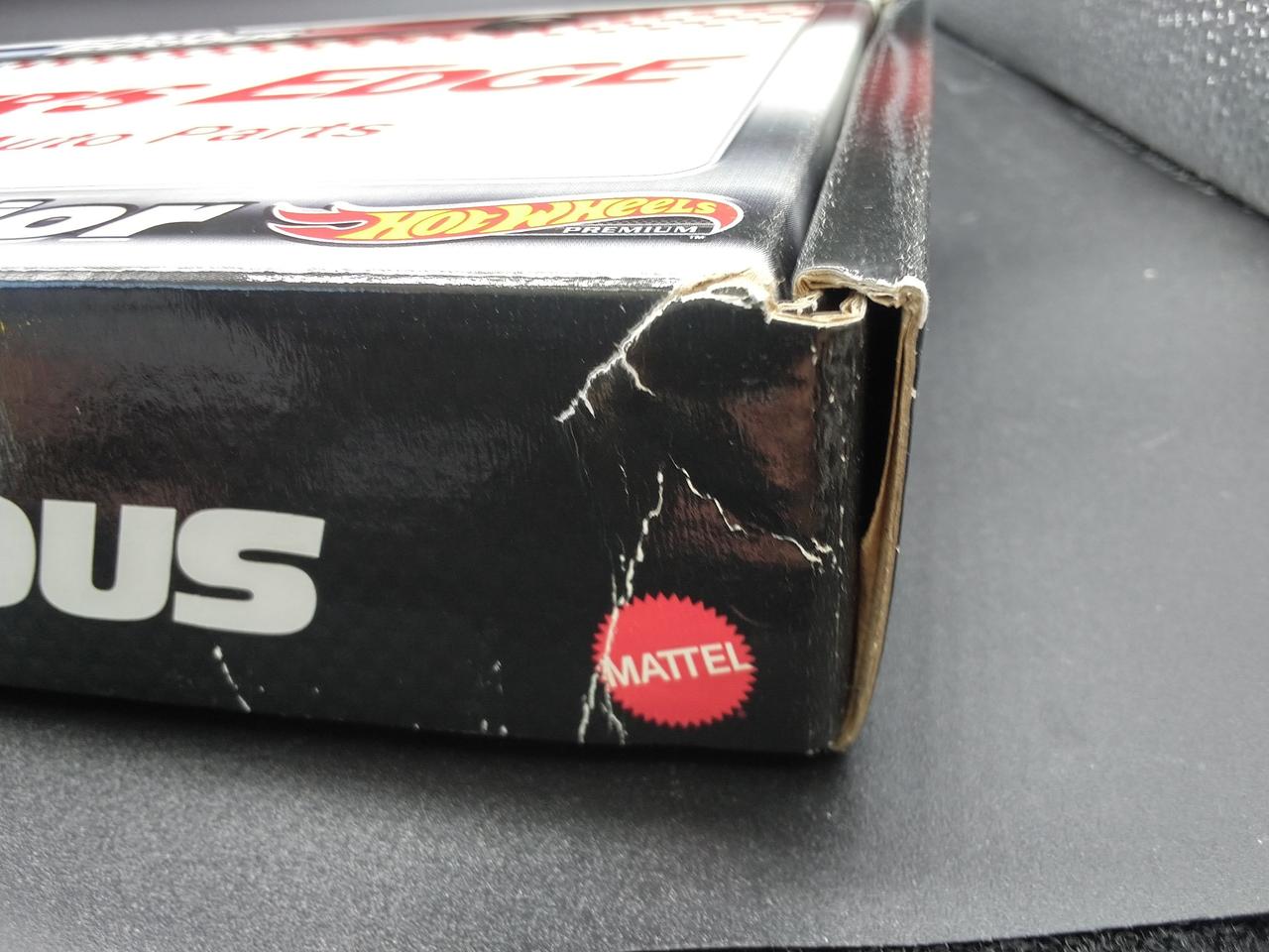 箱にダメージあり