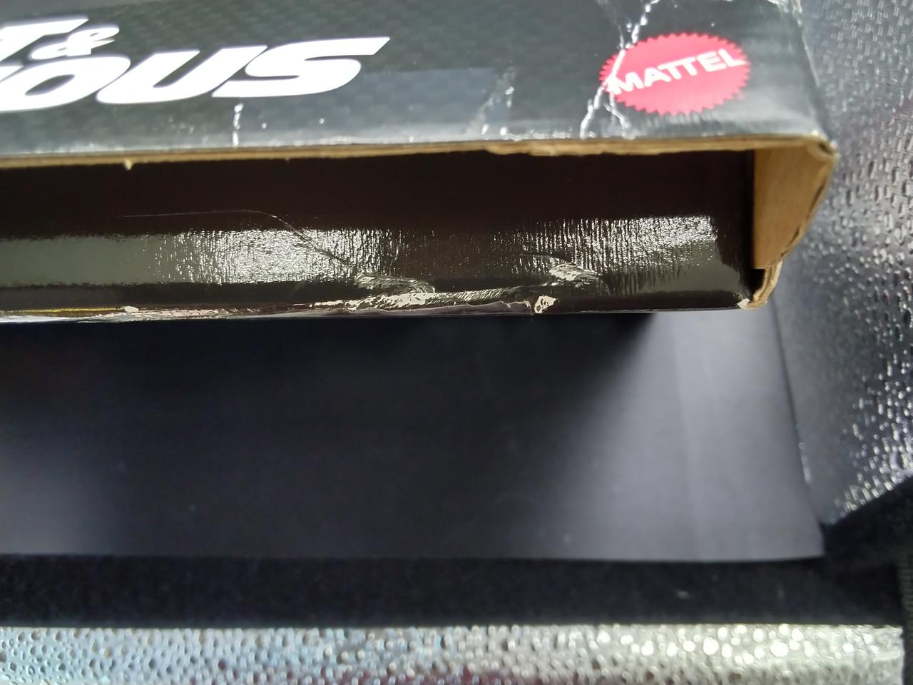 箱にダメージあり