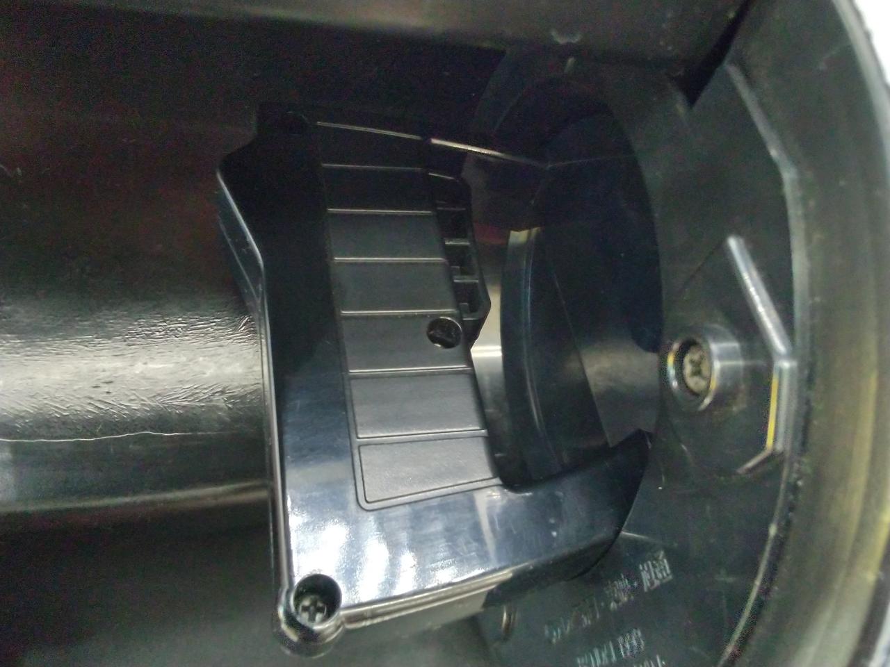 強く握ることで、ロケットパンチが打てます