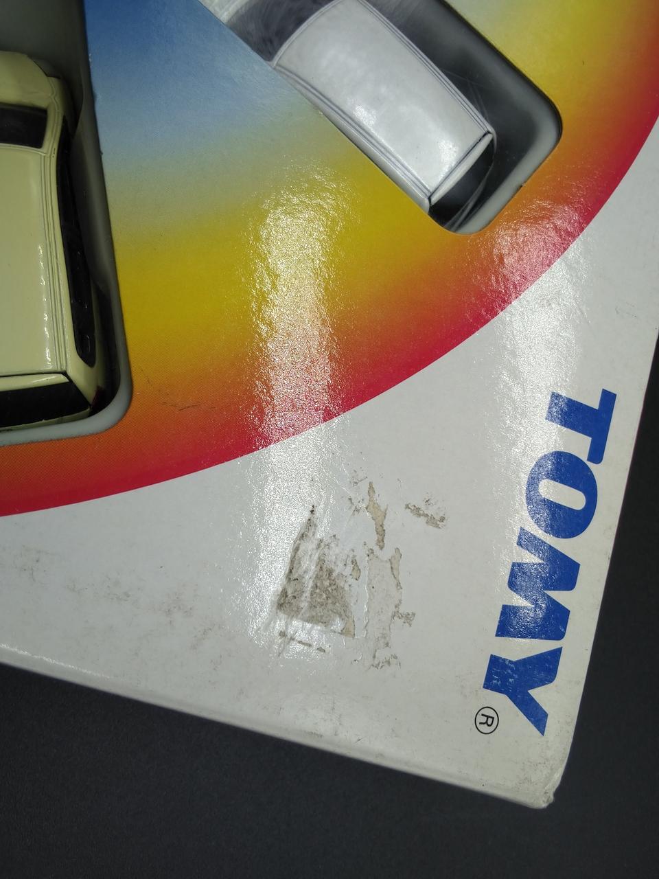 擦れ・シール跡あり