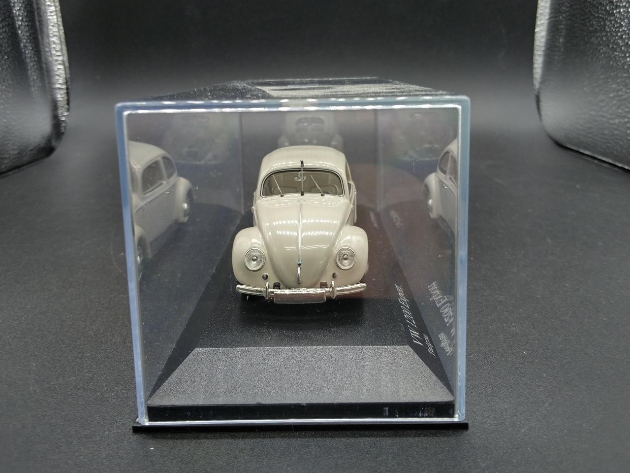 透明ケースに若干のキズあり